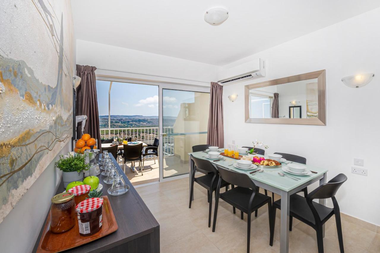 Summer Breeze Penthouse With Private Hot Tub & Terrace With Panoramic Views, By Getawaysmalta *
