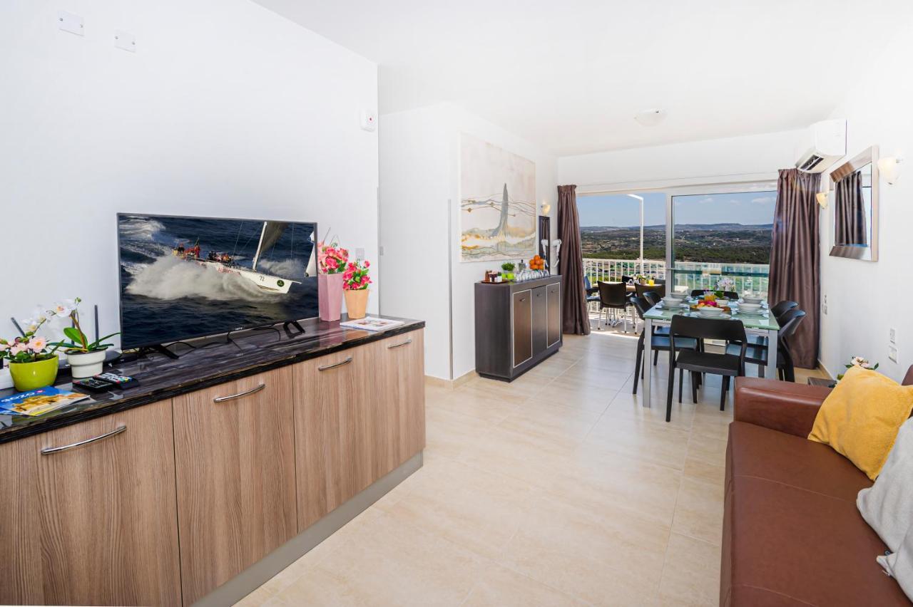 Апартаменты Summer Breeze Penthouse With Private Hot Tub & Terrace With Panoramic Views, By Getawaysmalta *